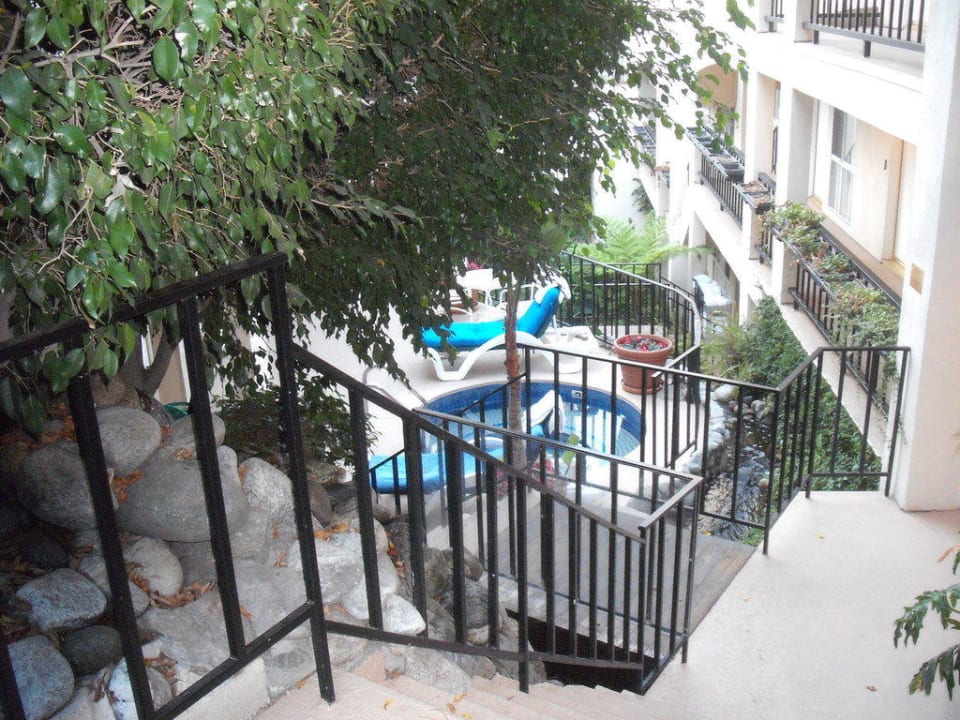 Whirlpool vor unserer Suite Hotel Beverly Hills Plaza