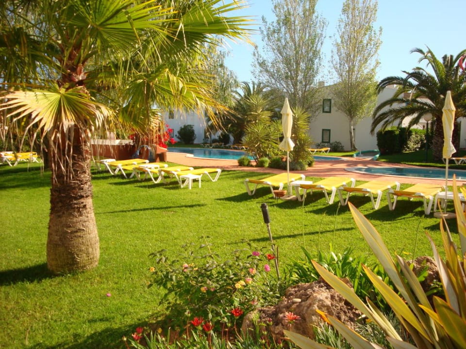 Garten mit Pool, Ausblick von unserem Zimmer Hotel Quinta do Paraiso