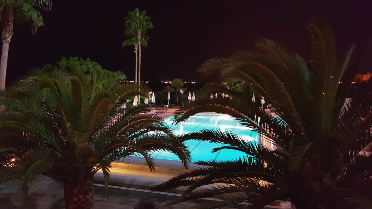 Pool Crowne Plaza Hotel Limassol