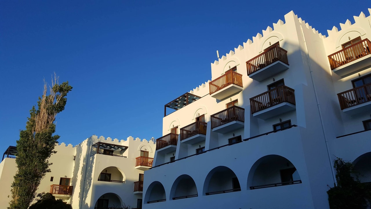 Das Hotel von außen TUI BLUE Oceanis Beach and Spa Resort