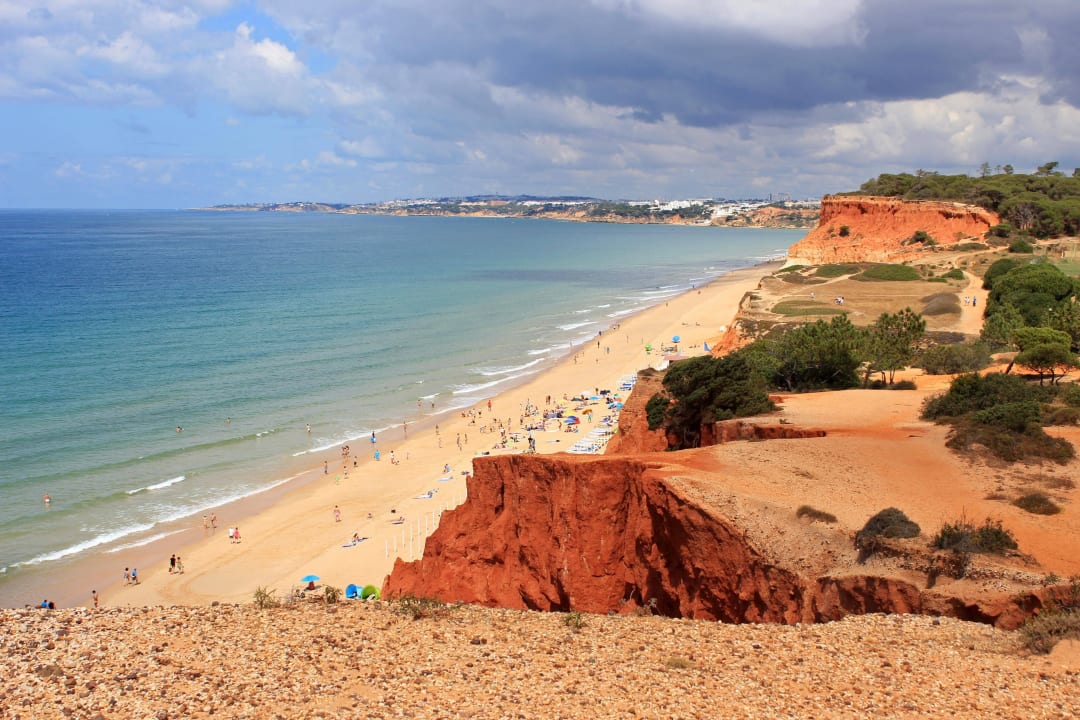 Die Felsen links des Hotels (Blick nach rechts) Hotel Epic Sana Algarve