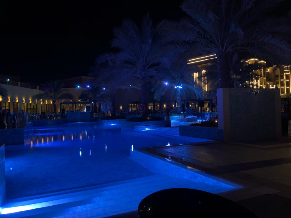 Pool DoubleTree by Hilton Resort & Spa Marjan Island