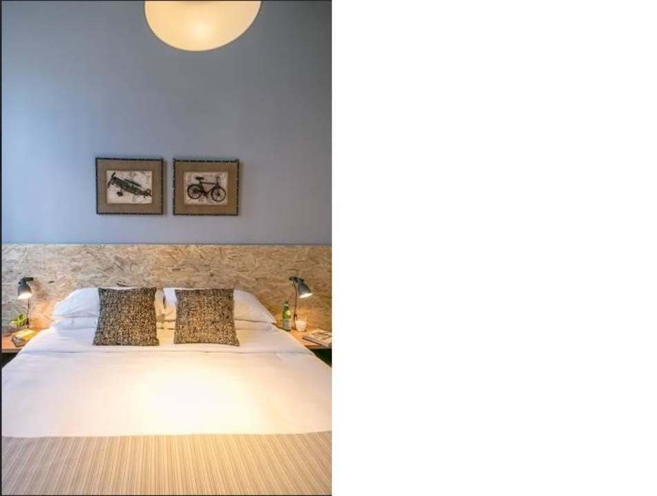 Room The Urban Newtown