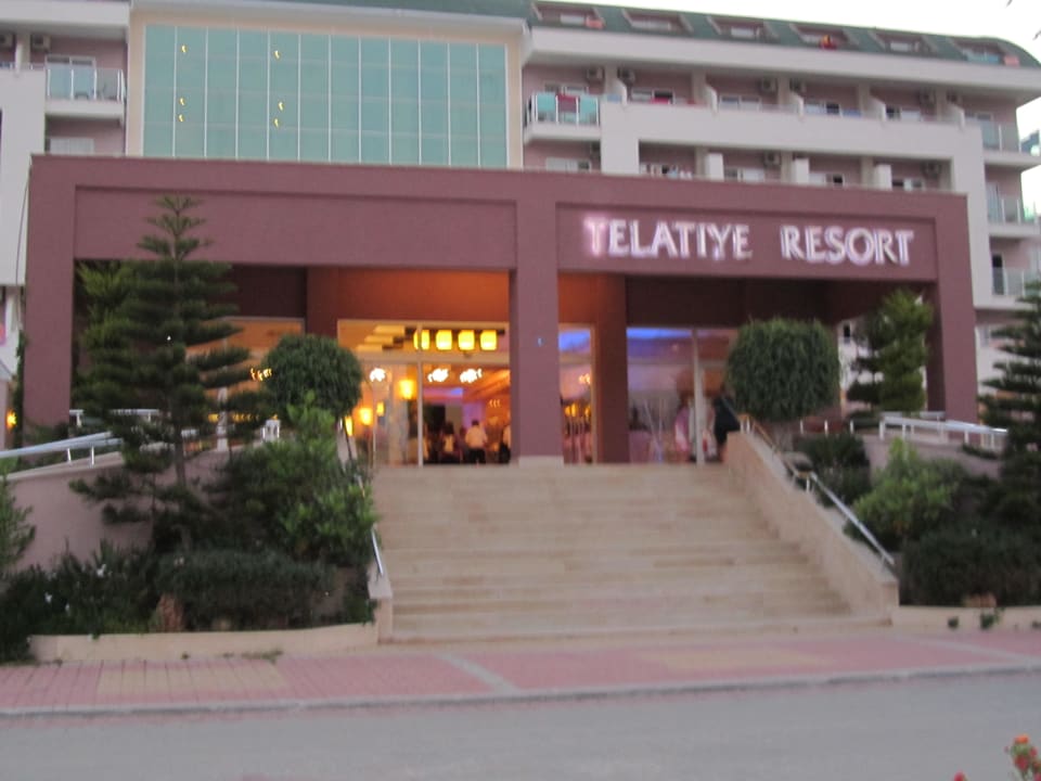 Hotel von außen Telatiye Resort
