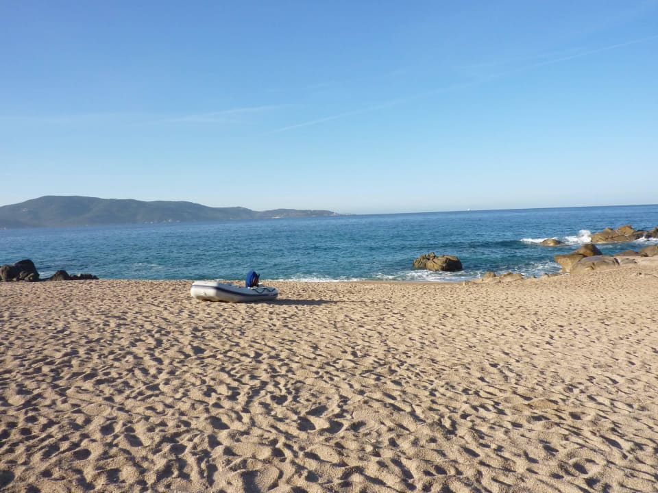 Blick vom Liegestuhl zum Meer Hotel & Residence Abbartello