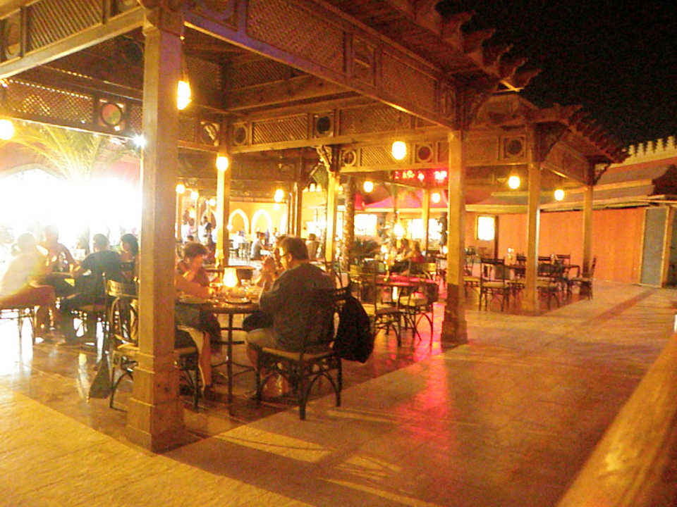 Wieczorem w hotelu Pickalbatros Alf Leila Wa Leila Resort - Neverland Hurghada