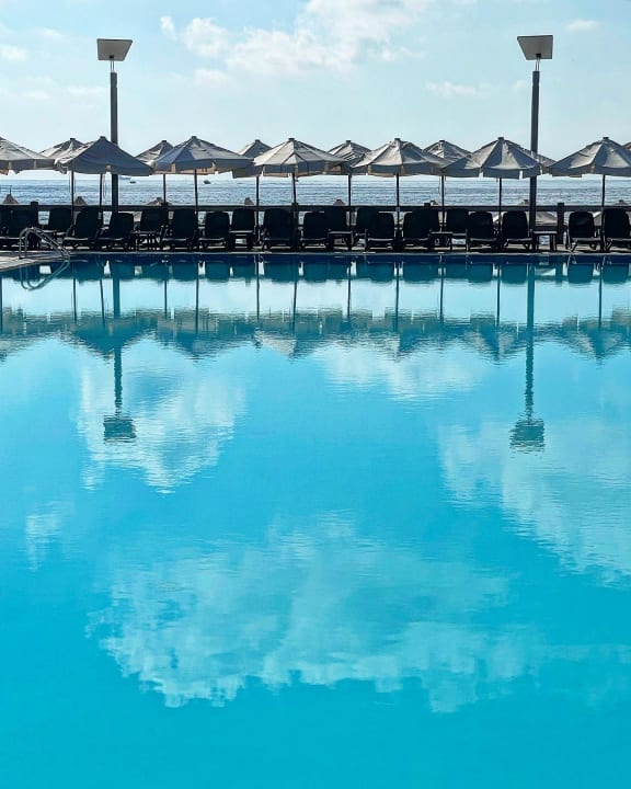 Pool The Westin Dragonara Resort