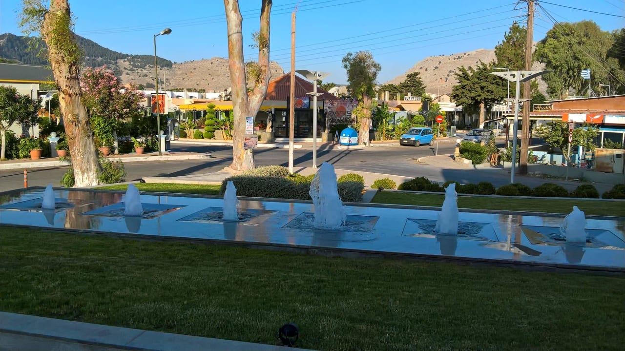 Vor dem Haupteingang SENTIDO Port Royal Villas & Spa