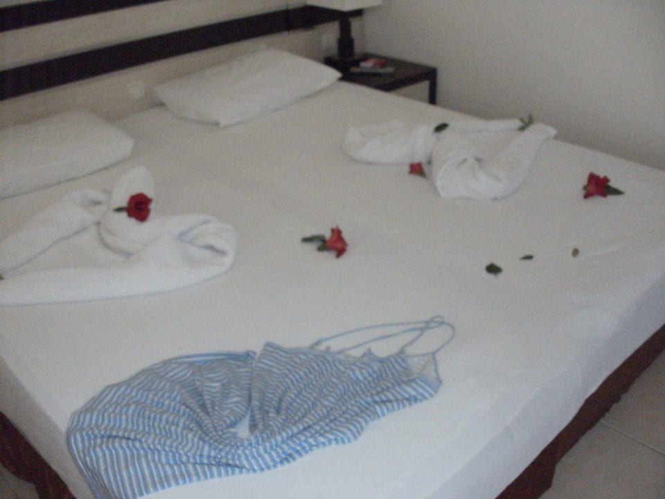 Dekoriertes Bett Hotel Orfeus Park