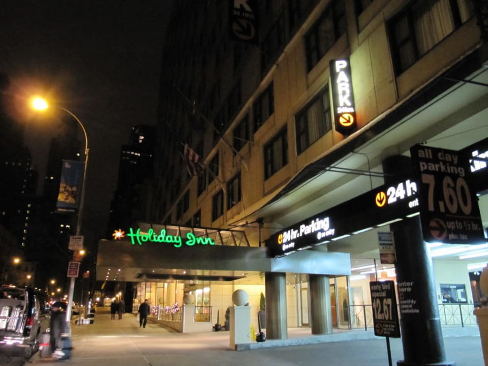 Hotel bei Nacht The Watson Hotel