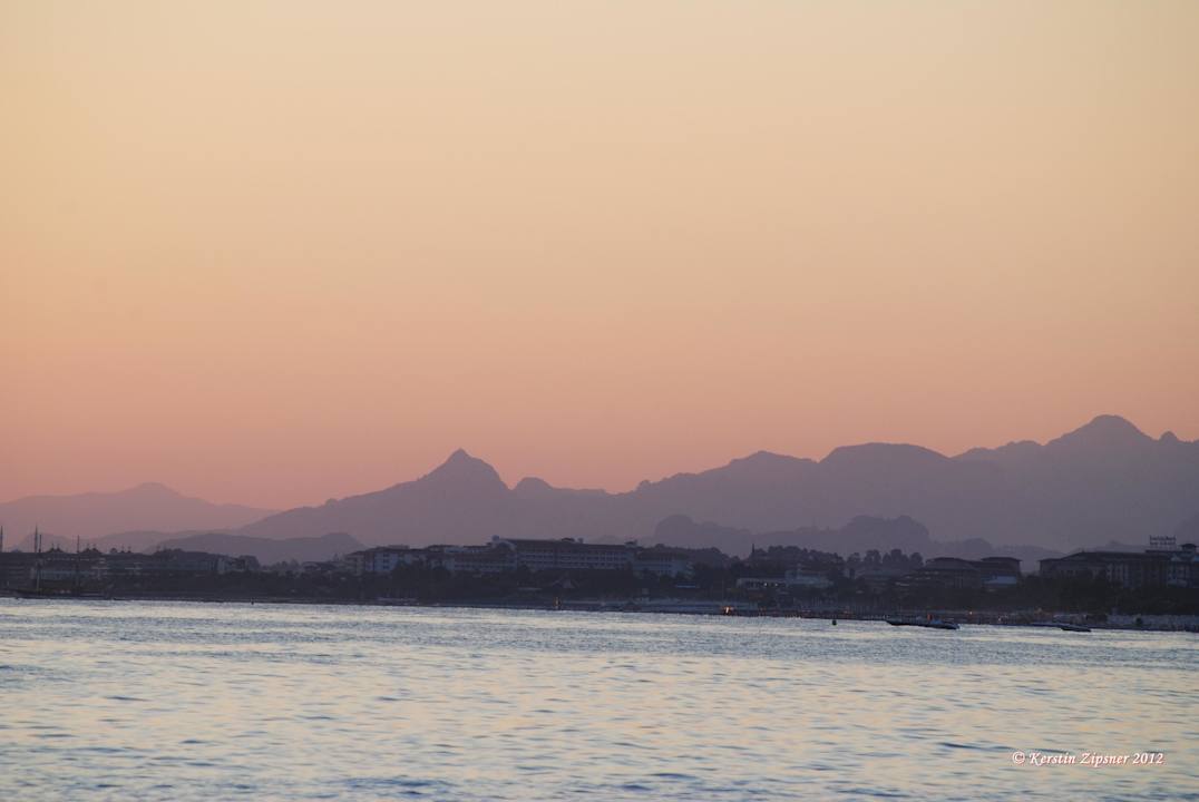 Abendlicher Ausblick bei Sonnenuntergang Can Garden Beach