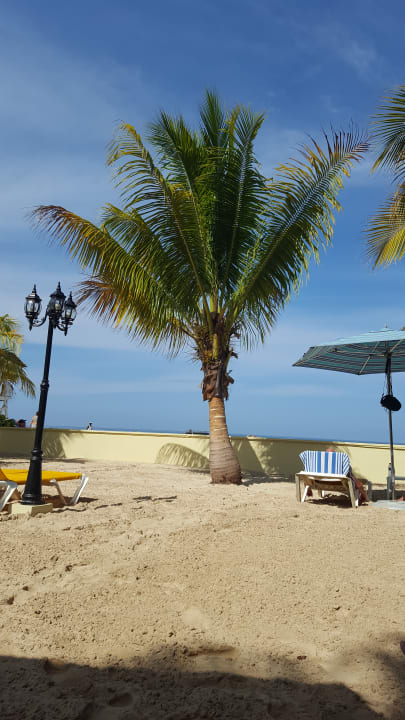 Strand Hotel Rooms on the Beach Negril
