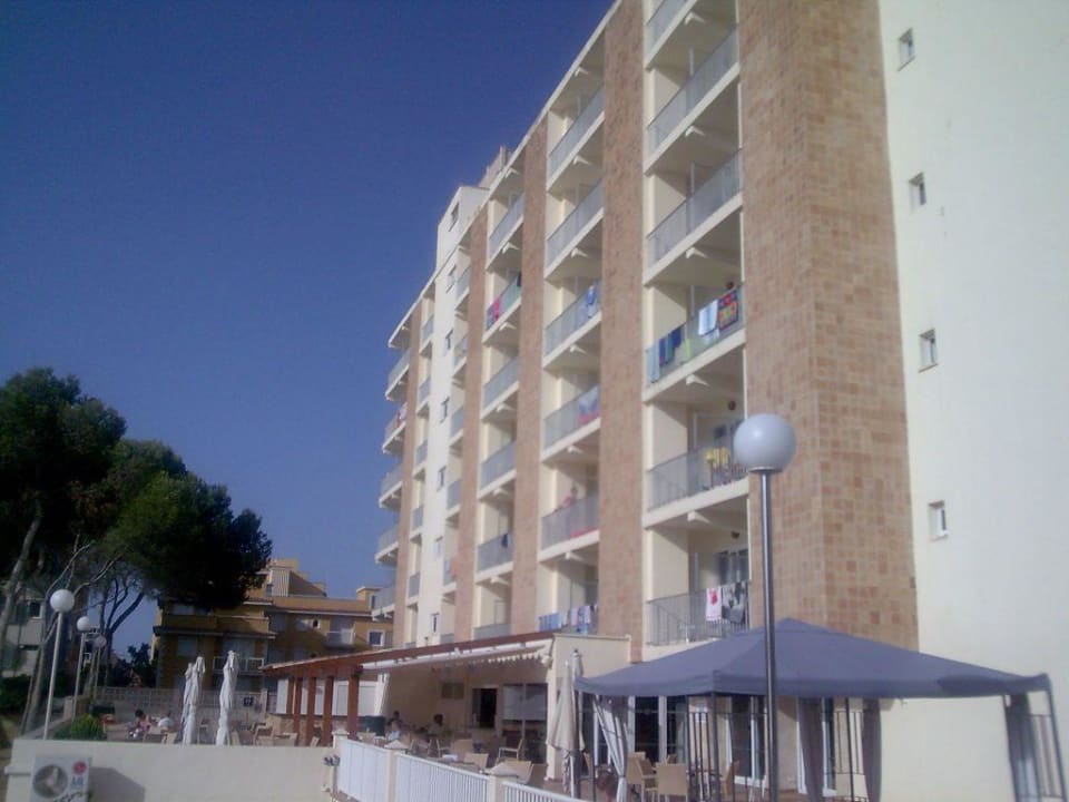 Terrasse und Rückansicht BQ Apolo Hotel