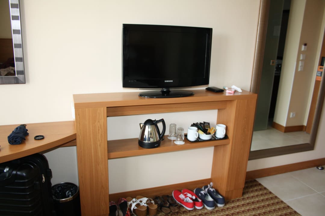 Ablage und TV Hampton by Hilton Berlin City West