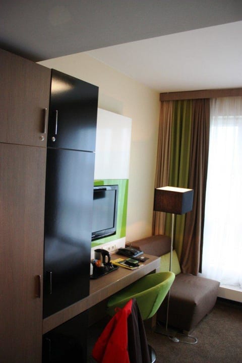 Kleiderschrank, Safe Holiday Inn - the niu, Fusion Hamburg St. Georg