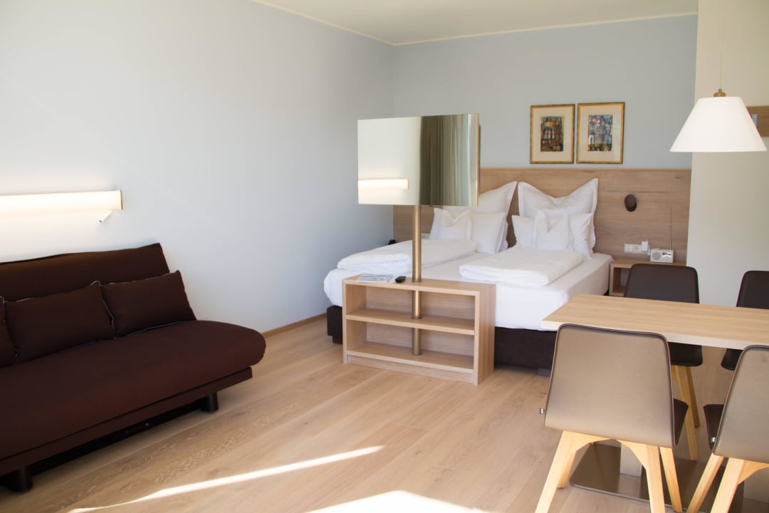 Zimmerbeispiel Pink Lady Apartment oder Zimmer Hotel Gartenresidence Zea Curtis