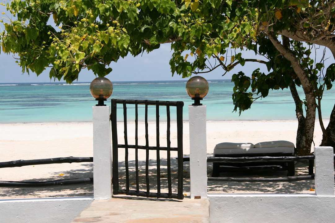 Privatzugang zum Strand Hotel Karibuni Rafiki Beach Resort