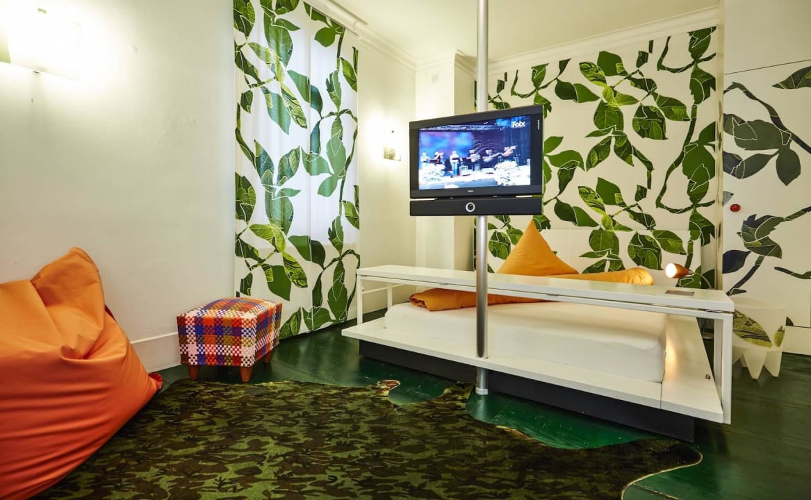 Camouflage Hotel Der Zauberlehrling