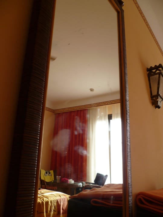 Verdreckter Spiegel ab dem 2. Tag, der nie geputzt Hotel Riu Touareg