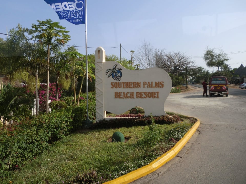 Hoteleinfahrt Hotel Southern Palms Beach Resort