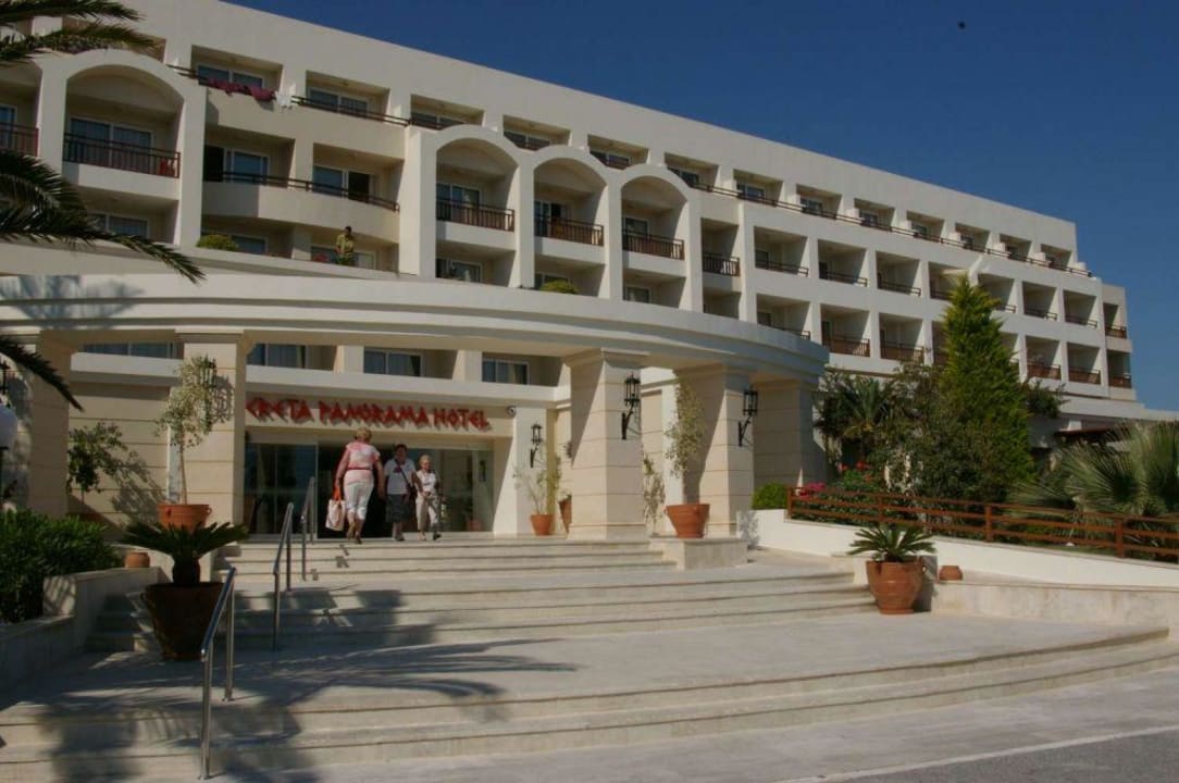 Wejście głowne do hotelu Iberostar Waves Creta Panorama & Mare