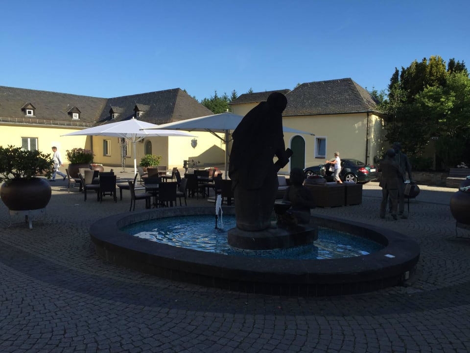 Innenhof Hotel Klostergut Jakobsberg