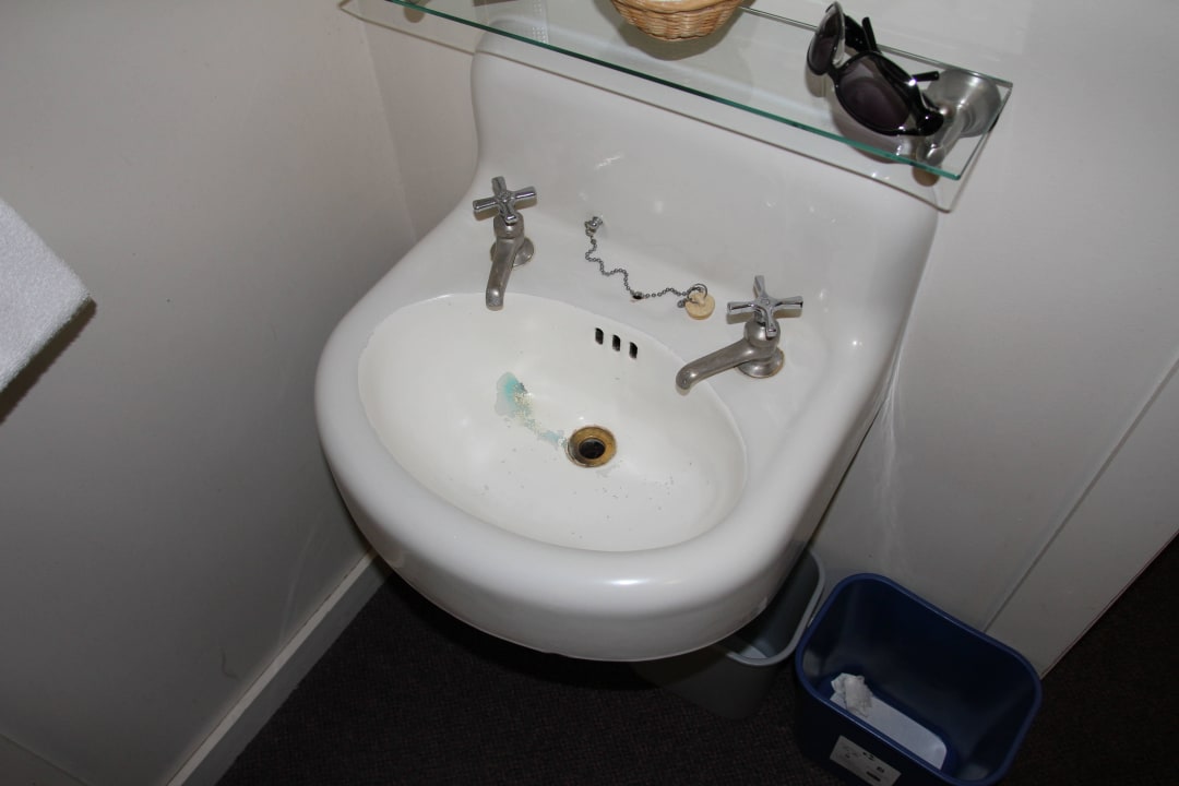 Waschbecken im Zimmer Lake McDonald Lodge