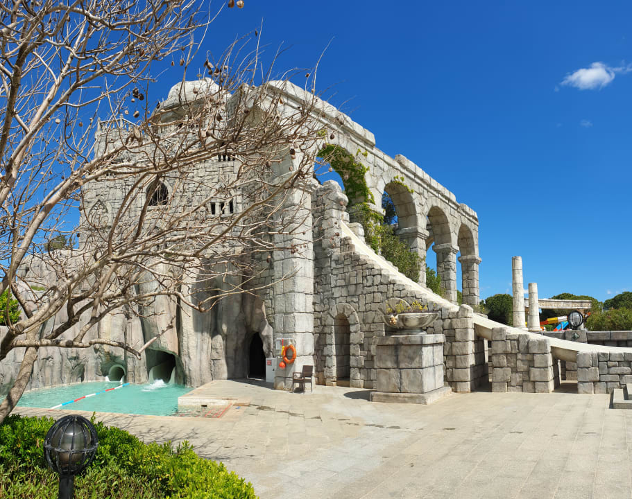 Pool Xanadu Resort Hotel