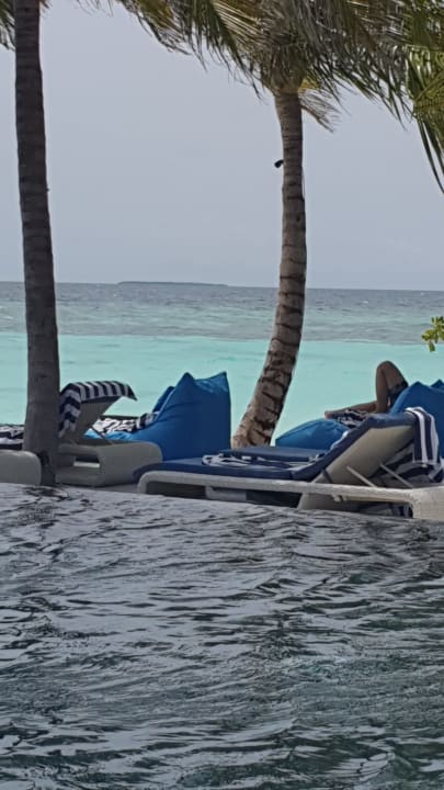Pool Kuredhivaru Resort and Spa, Maldives
