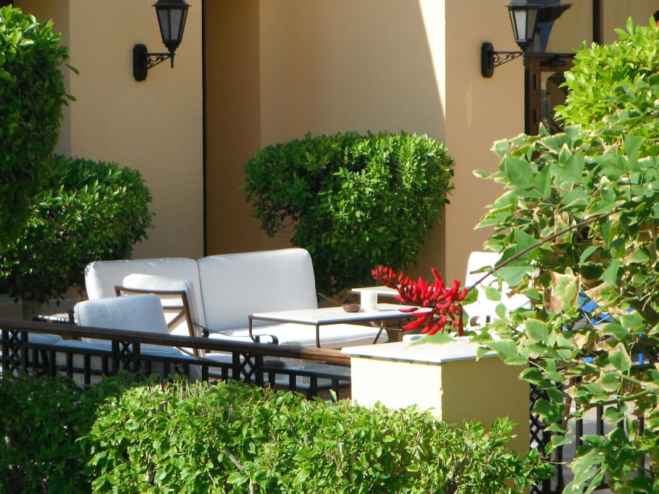 Sitzecke außen bei der Lobby TUI BLUE Samaya