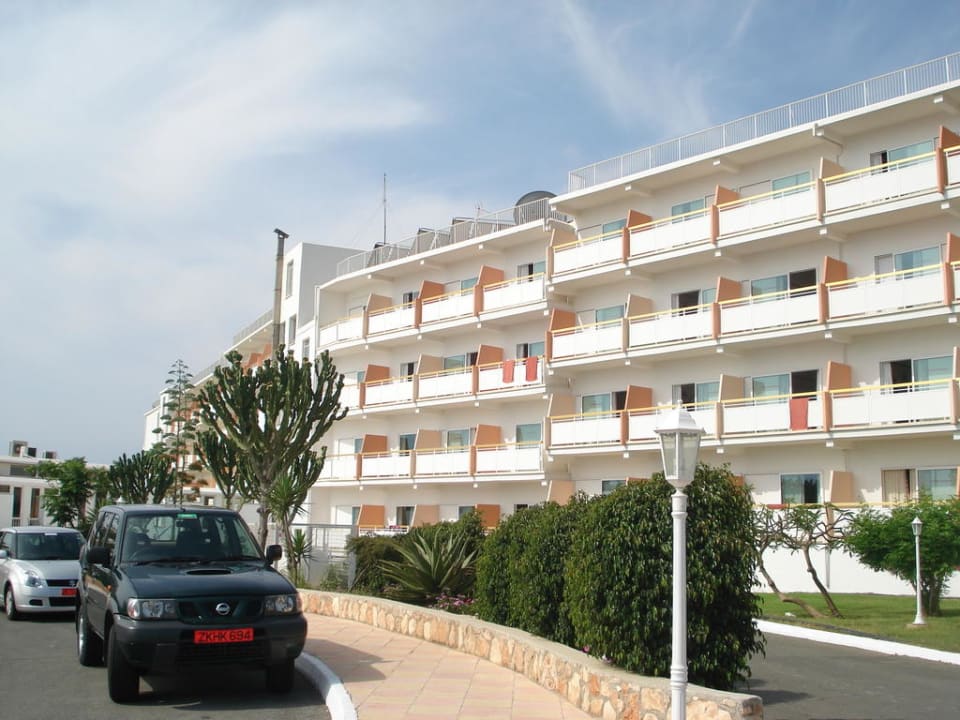Hotel von außen Asterias Beach