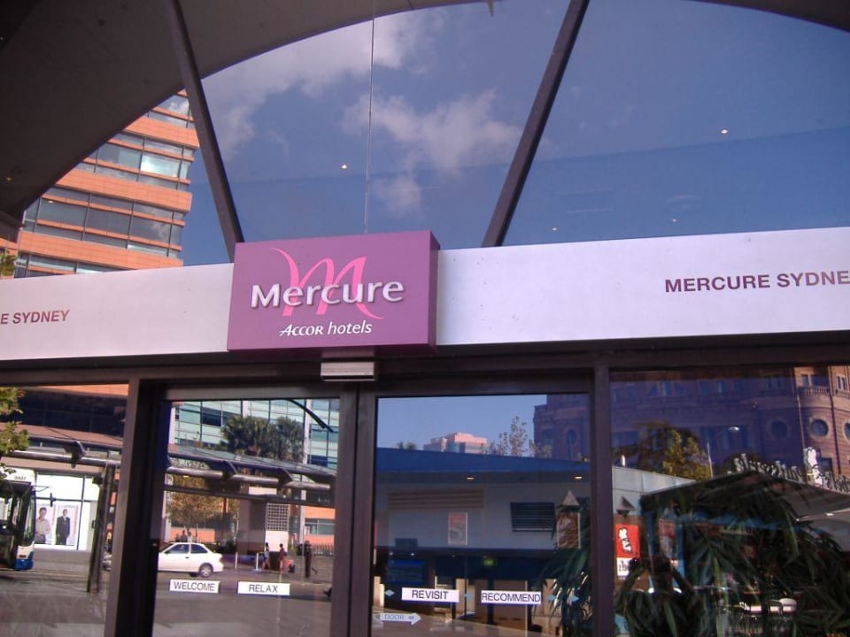 Eingang des Hotels Mercure Hotel Sydney
