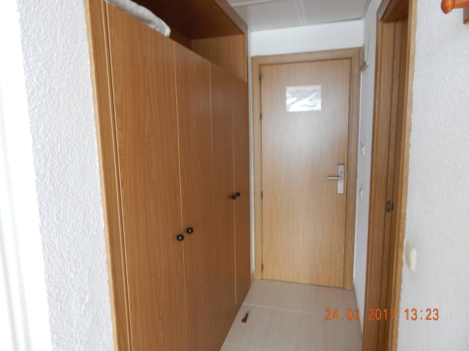 Großer Kleiderschrank Valentin Reina Paguera