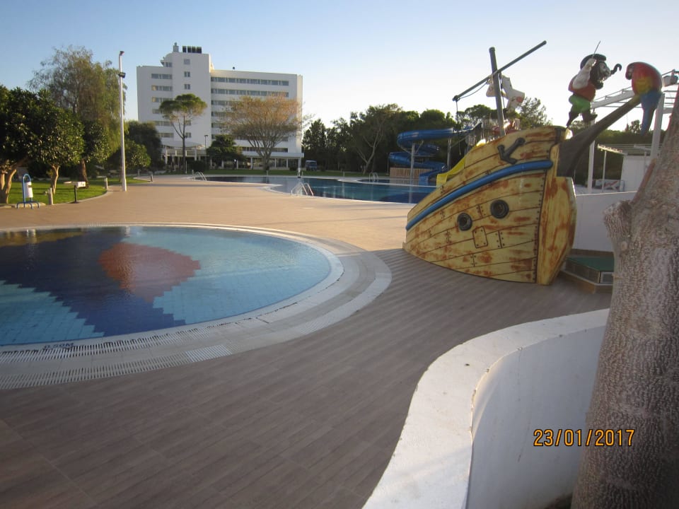 Wasserrutsche  beim Nebenhotel Salamis Bay Conti Resort Hotel & Casino