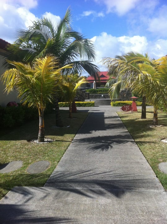 Weg zum Hauptrestaurant, zu Reszeption Tamassa Bel Ombre