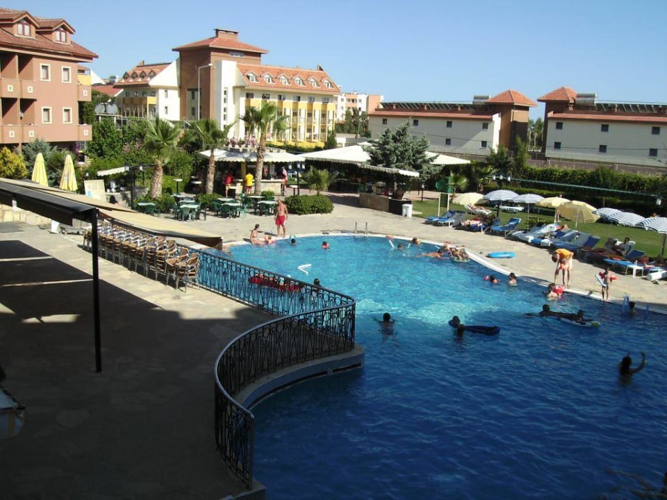 Poollanschaft mit Poolbar Monachus Hotel & Spa