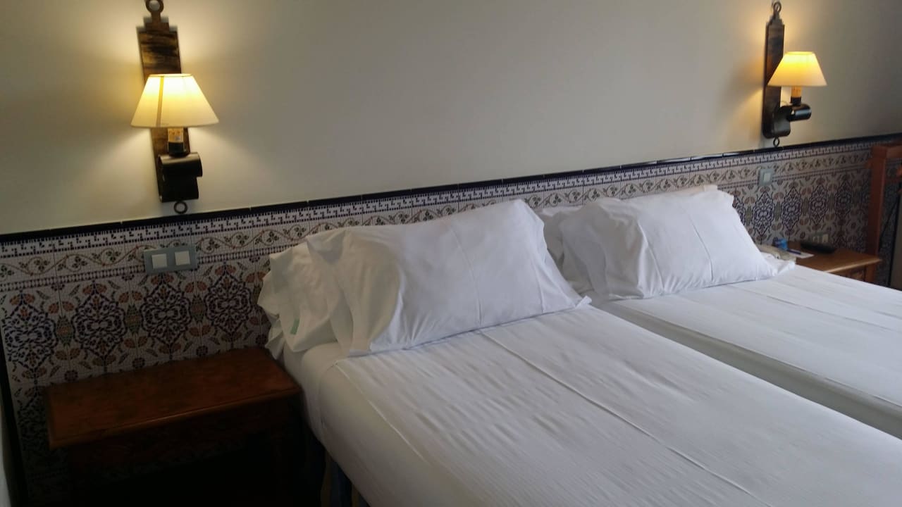 Bett mit Keramik Hesperia Córdoba