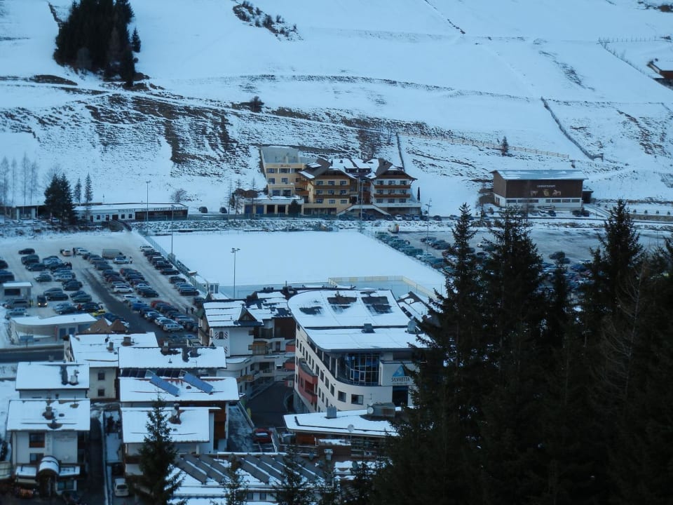 Blick von der Skipiste aufs Hotel Hotel Zalwonder
