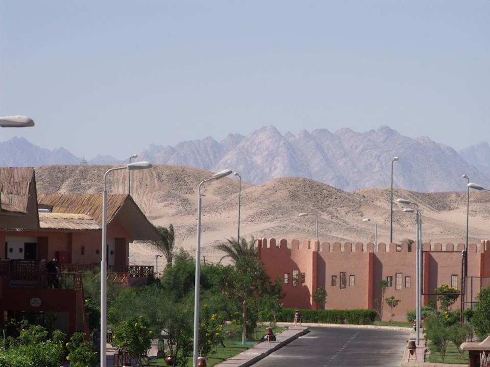 Widok z hotelu Pickalbatros Alf Leila Wa Leila Resort - Neverland Hurghada