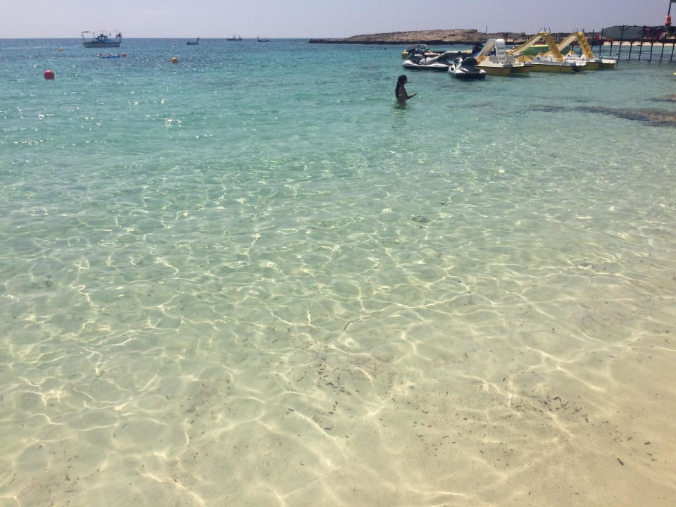 Klares Wasser Asterias Beach