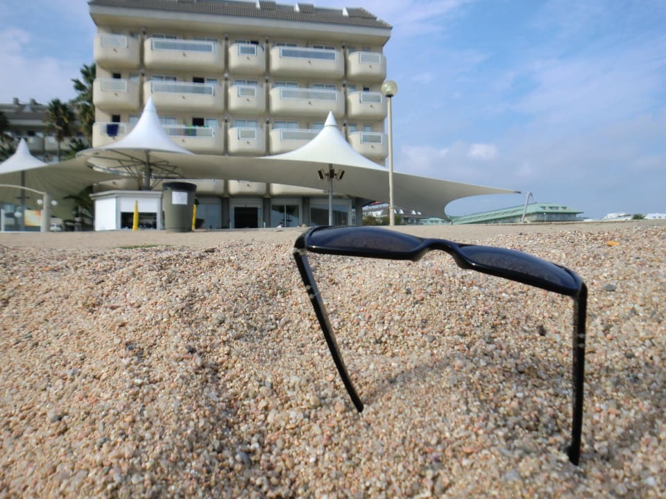 Außenansicht Meerseite CAPRICI BEACH HOTEL & SPA