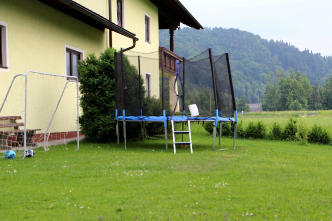 Spielgeräte für Kinder im Hof Pension Marx zu Mayerhof