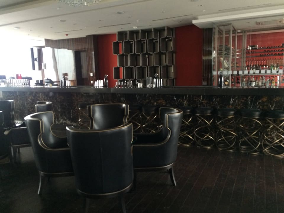 Bar in 34. Etage Hilton Istanbul Bomonti Hotel & Conference Center