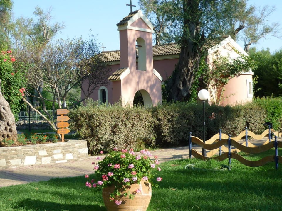 Kleine Kapelle im Garten des Hotels Sentido Apollo Palace