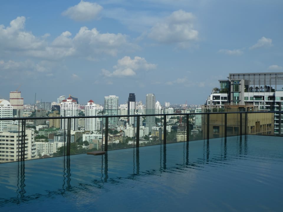 Pool Hilton Sukhumvit Bangkok