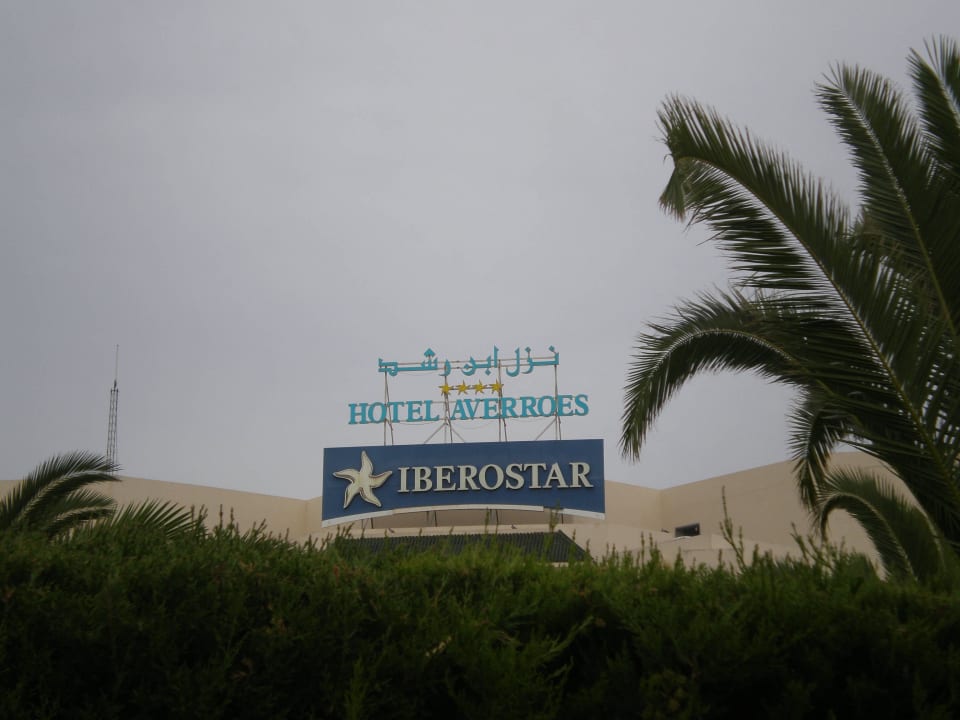 Von der Straße aus Iberostar Waves Averroes