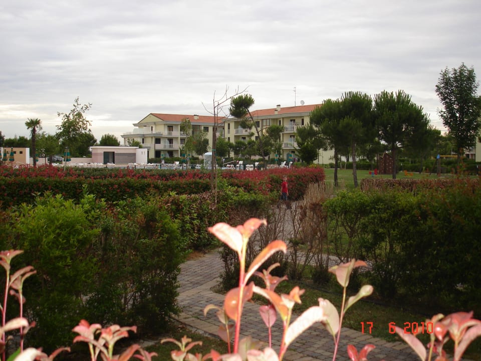 Blick auf die Anlage von unserer Terrasse Village Resort Altanea