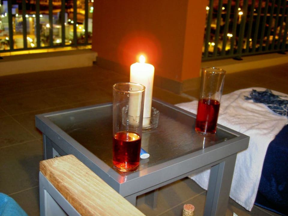 Beistelltisch auf dem Balkon Apartamentos Cordial Mogán Valle