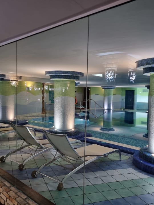 Pool Bull Escorial & Spa