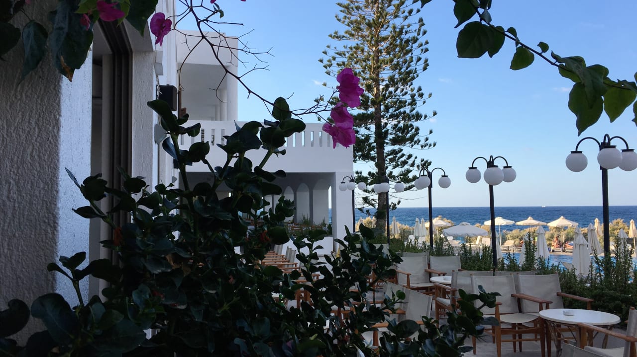 Hotel Maritimo Beach Hotel